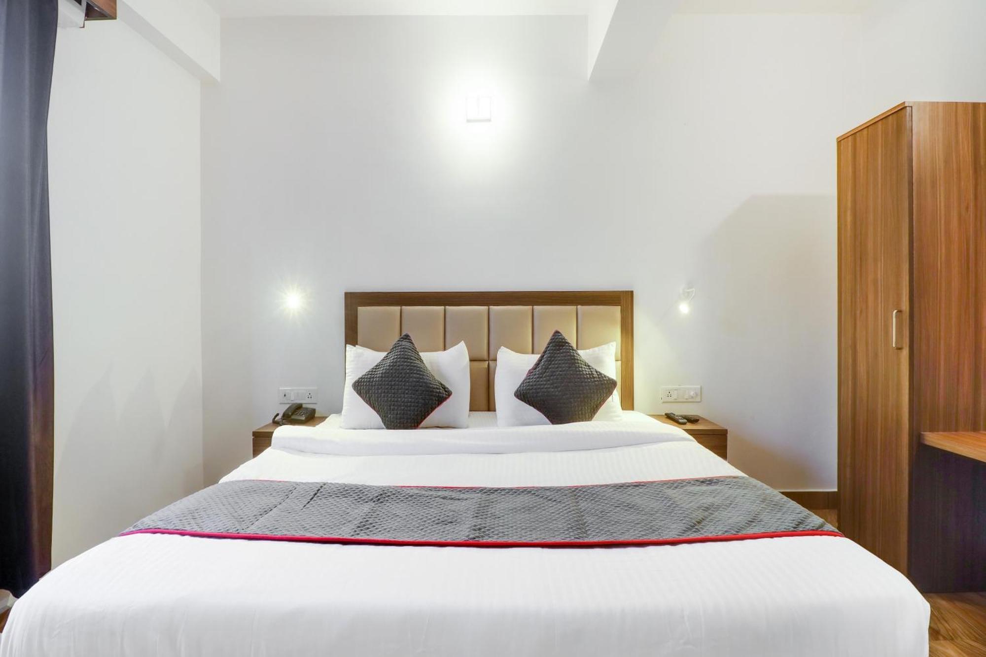 Townhouse Townhouse Clark Inn باتنا المظهر الخارجي الصورة