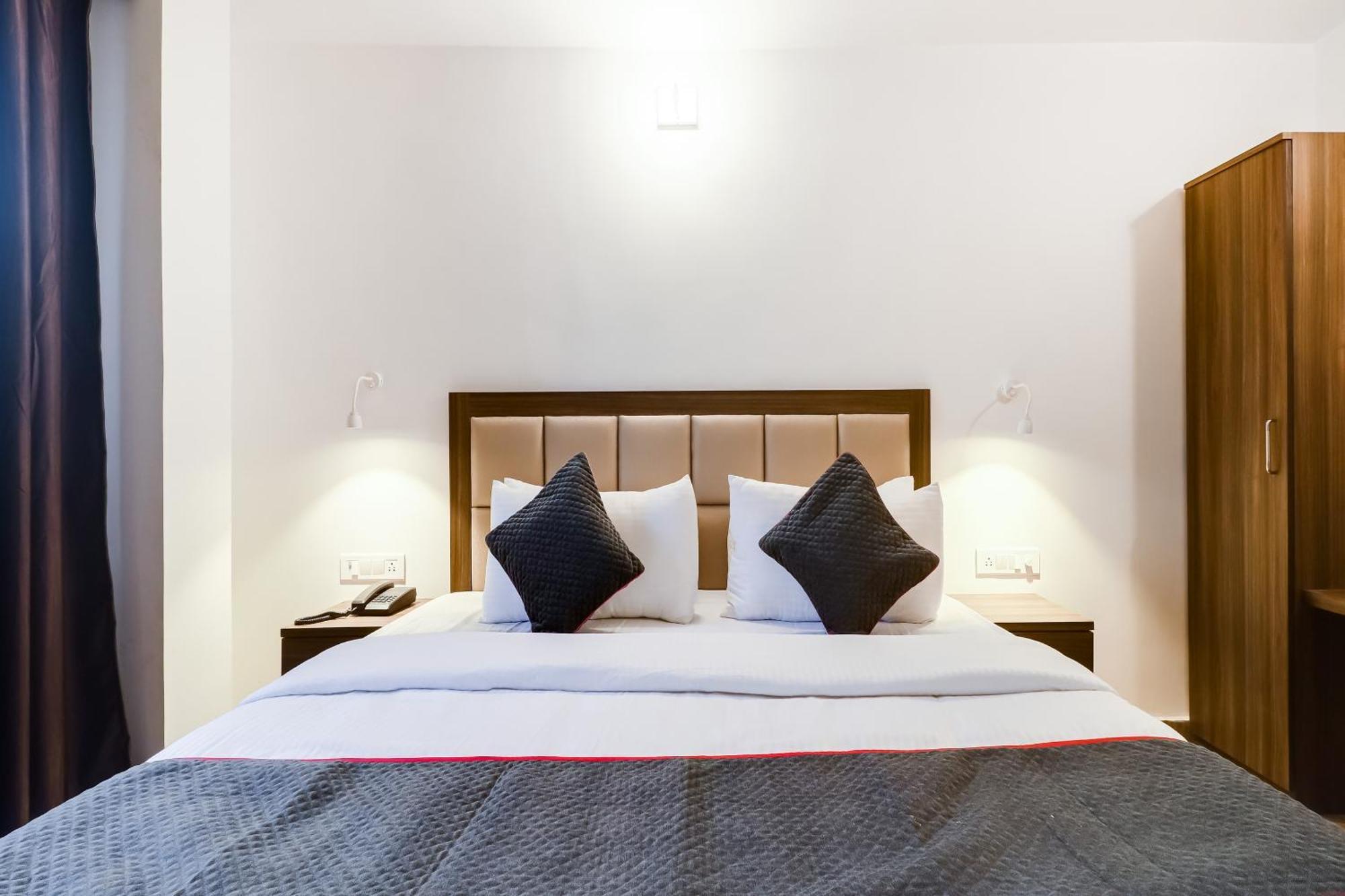 Townhouse Townhouse Clark Inn باتنا المظهر الخارجي الصورة